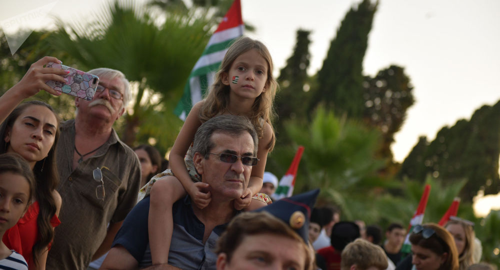 Военные песни и фейерверки: как Абхазия отметит 28-ю годовщину Победы