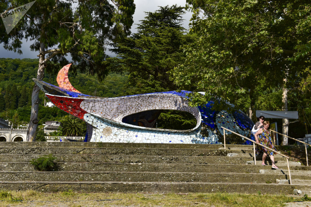 Остановка в абхазии по проекту церетели