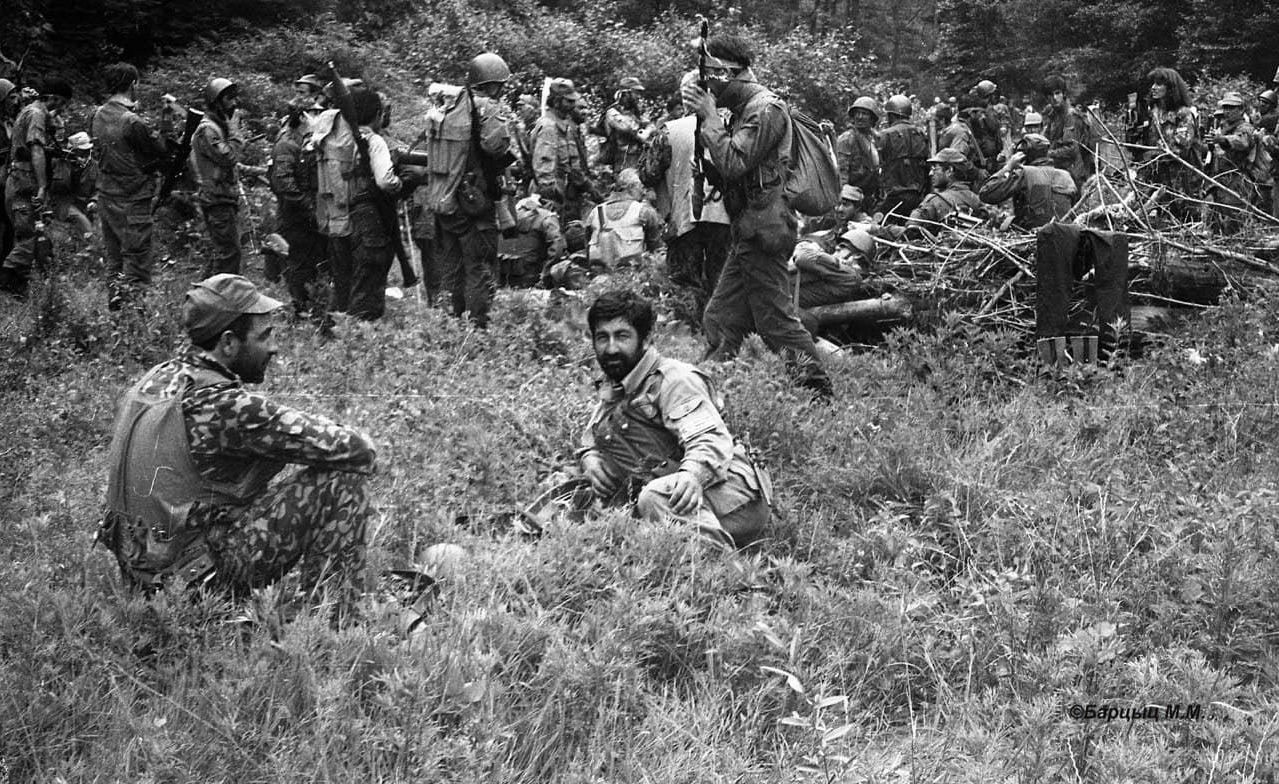 Июльское наступление. 03.07.1993 г. Бойцы Абхазской армии после переправы через р. Гумиста. ОВНА Июльское наступление. 03.07.1993 г. Бойцы Абхазской армии после переправы через р. Гумиста. ОВНА