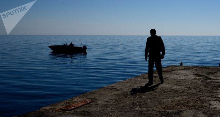 Водолазы обследуют акваторию Черного моря