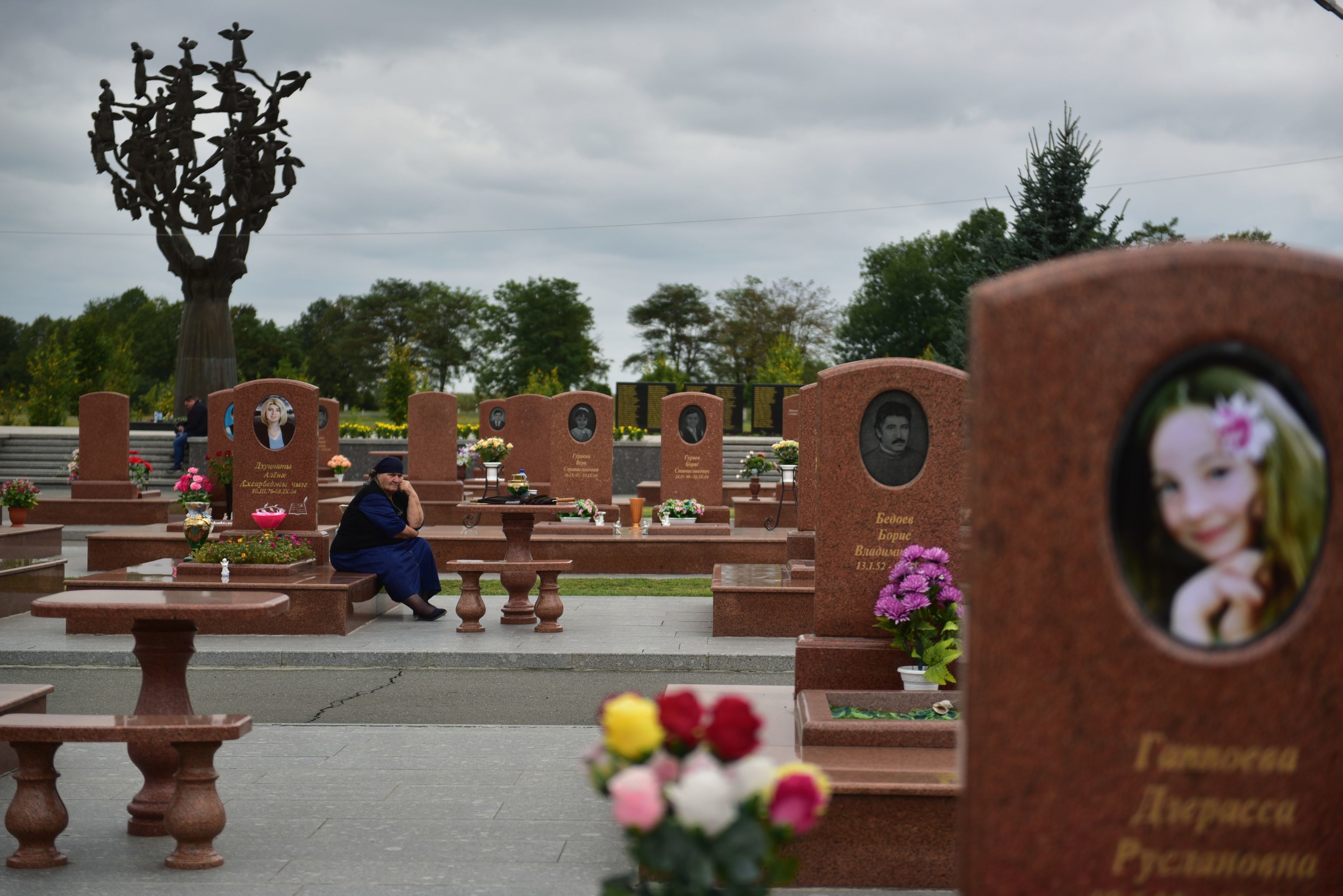 Могилы детей на кладбищах россии фото