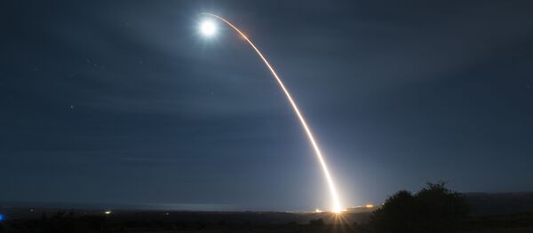 На этой фотографии ВВС США изображена невооруженная межконтинентальная баллистическая ракета Minuteman III На этой фотографии ВВС США изображена невооруженная межконтинентальная баллистическая ракета Minuteman III - Sputnik Абхазия