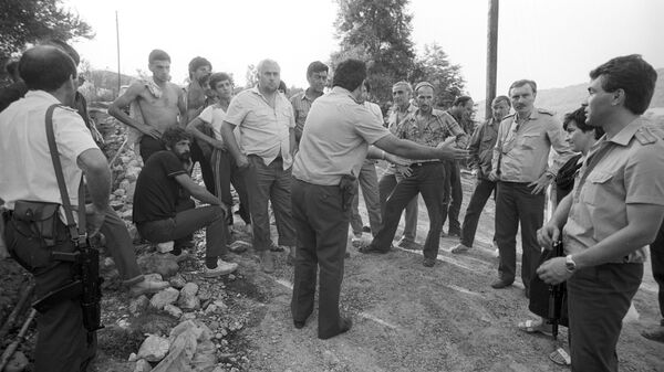 Беспорядки на межнациональной почве в Абхазии. Сотрудники МВД Абхазии в одном из сел - Sputnik Аҧсны