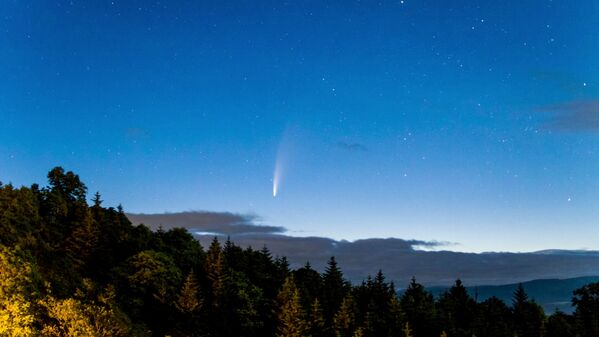 Комета C/2020 F3 в небе над Японией - Sputnik Абхазия