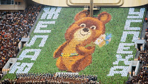 Символ Олимпиады-80  Медвежонок на трибуне  - Sputnik Абхазия