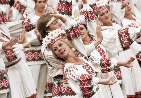 Танцевальная сюита Дружба народов на торжественной церемонии открытия XXII Олимпийских игр в Москве - Sputnik Абхазия