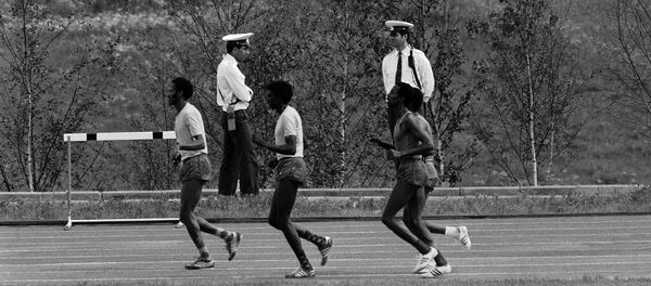 Советские милиционеры в олимпийской деревне. Советские милиционеры в олимпийской деревне. - Sputnik Абхазия