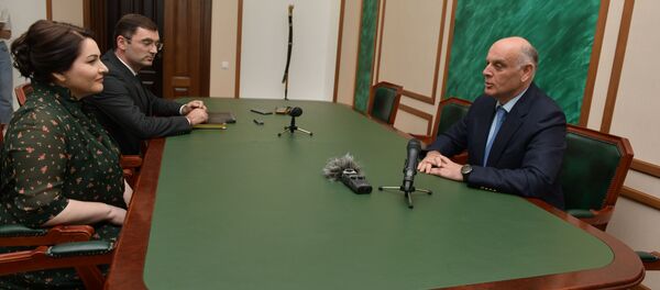 Встреча президента Аслана Бжания с Хиблой Герзмава Встреча президента Аслана Бжания с Хиблой Герзмава - Sputnik Аҧсны