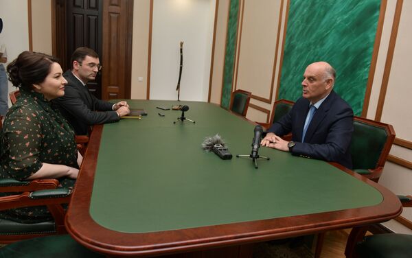 Встреча президента Аслана Бжания с Хиблой Герзмава - Sputnik Абхазия
