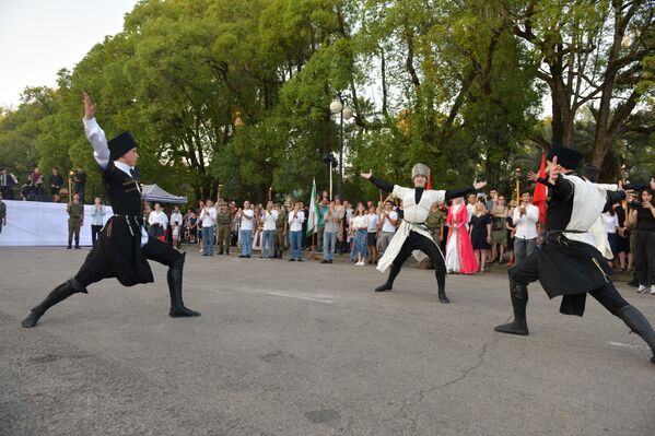 Танцы стали частью Дня флага  - Sputnik Абхазия