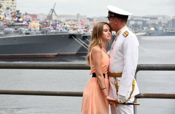 Пара на параде в честь Дня Военно-морского флота во Владивостоке - Sputnik Абхазия