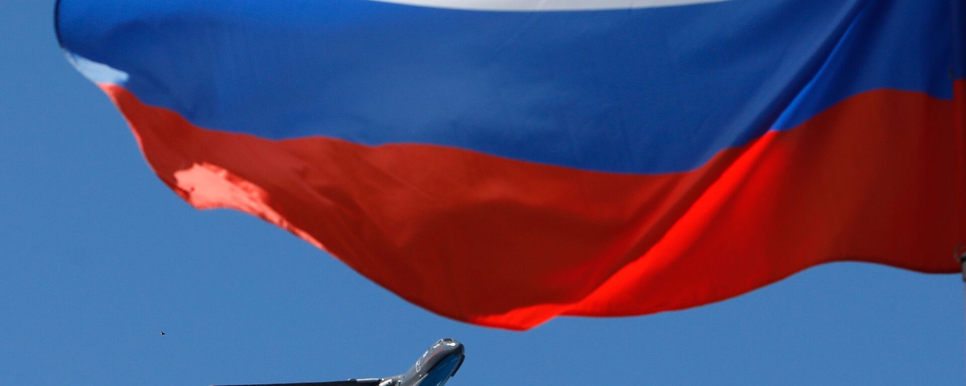 Самолет-амфибия Бе-200 в небе во время Главного военно-морского парада по случаю Дня Военно-морского флота РФ в Санкт-Петербурге Самолет-амфибия Бе-200 в небе во время Главного военно-морского парада по случаю Дня Военно-морского флота РФ в Санкт-Петербурге - Sputnik Абхазия, 1920, 02.03.2026