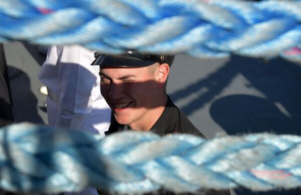 Моряк во время Главного военно-морского парада по случаю Дня Военно-морского флота РФ в Кронштадте - Sputnik Абхазия