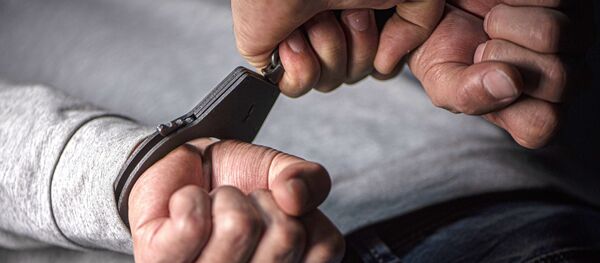 Руки в наручниках. - Sputnik Абхазия