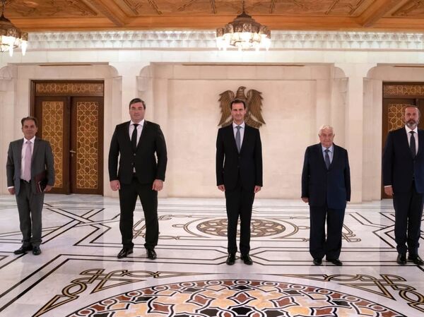 Башар аль-Асад принял Чрезвычайного и Полномочного Посла Республики Абхазия в Сирийской Арабской Республике Баграта Хутаба Башар аль-Асад принял Чрезвычайного и Полномочного Посла Республики Абхазия в Сирийской Арабской Республике Баграта Хутаба - Sputnik Абхазия