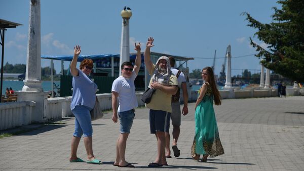 Первые туристы после открытия границы  - Sputnik Абхазия