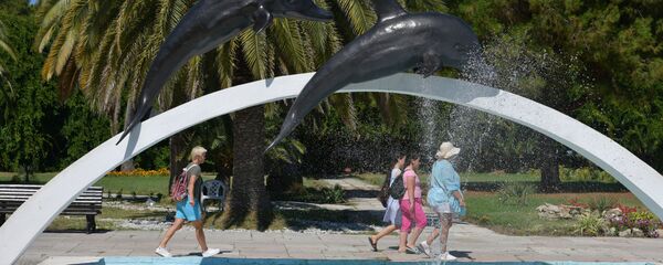 Туристы в Пицунде  Туристы в Пицунде  - Sputnik Аҧсны