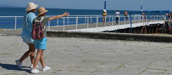 Туристы в Пицунде Туристы в Пицунде - Sputnik Абхазия