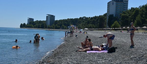 Туристы в Пицунде  Туристы в Пицунде  - Sputnik Абхазия