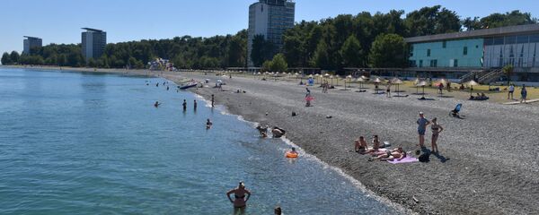 Туристы в Пицунде Туристы в Пицунде - Sputnik Абхазия