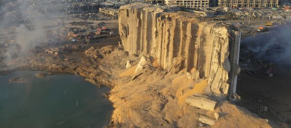 Разрушенное хранилище топлива в Бейруте после взрыва - Sputnik Абхазия