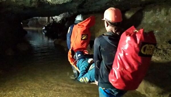 4 августа в с. Отап Очамчирского района прошли совместные абхазо-российские занятия по эвакуации пострадавшего из пещеры Абрскила - Sputnik Абхазия