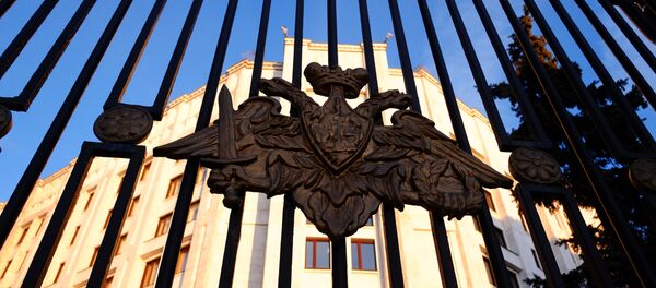 Герб на ограде здания министерства обороны РФ на Арбатской площадки в Москве. Герб на ограде здания министерства обороны РФ на Арбатской площадки в Москве. - Sputnik Абхазия