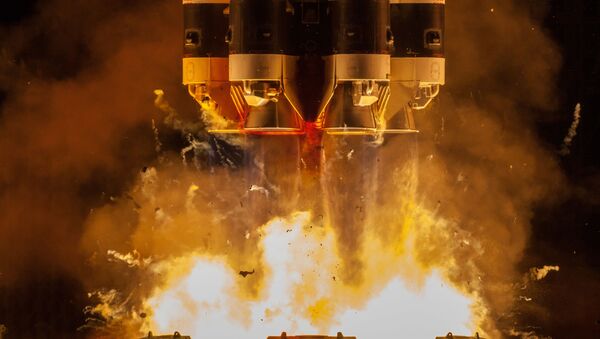 Запуск ракеты-носителя Протон-М с разгонным блоком Бриз-М с телекоммуникационными спутниками Экспресс-80 и Экспресс-103 с космодрома Байконур - Sputnik Абхазия