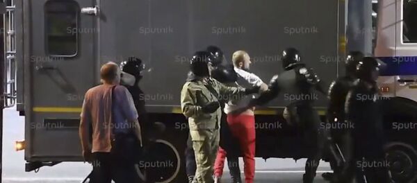 День третий: акции протеста в Минске и задержания силовиков День третий: акции протеста в Минске и задержания силовиков - Sputnik Абхазия