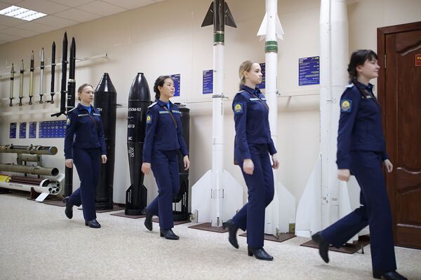 Будущие военные летчицы приступили к тренажерной подготовке в Краснодарском училище ВКС - Sputnik Абхазия