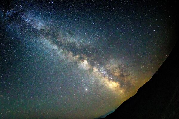 Звездное небо, наблюдаемое в Краснодарском крае во время метеорного потока Персеиды - Sputnik Абхазия