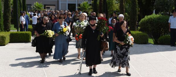 Возложение цветов в Парке Славы Возложение цветов в Парке Славы - Sputnik Аҧсны