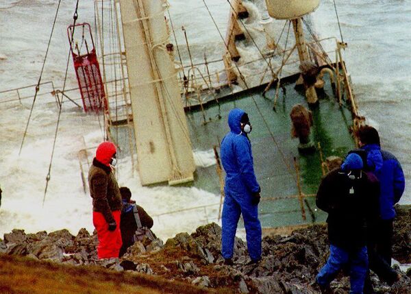 Нефтяной танкер Braer, затонувший у берегов Шотландии в 1993 году, 1993 год - Sputnik Абхазия