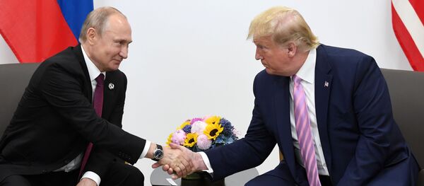 Президент РФ Владимир Путин и президент США Дональд Трамп во время встречи на полях саммита Группы двадцати в Осаке Президент РФ Владимир Путин и президент США Дональд Трамп во время встречи на полях саммита Группы двадцати в Осаке - Sputnik Абхазия