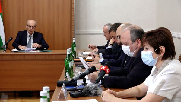 Три ключевых вопроса: заседание Бжания с правительством Абхазии - Sputnik Абхазия