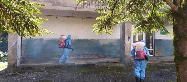 Сотрудники пожарно-спасательной части по охране Очамчырского района провели дезинфекцию в селе Лабра.  - Sputnik Аҧсны