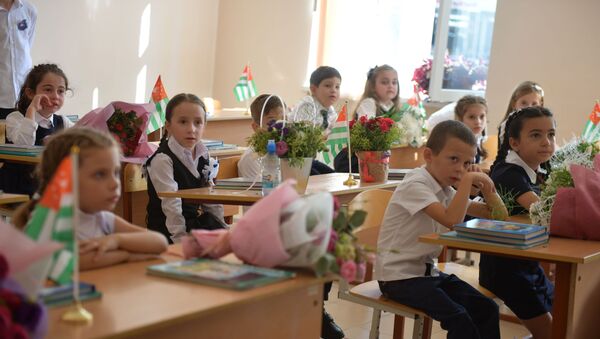 Первый звонок в Сухумских школах - Sputnik Абхазия