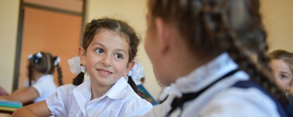 Первый звонок в Сухумских школах Первый звонок в Сухумских школах - Sputnik Аҧсны