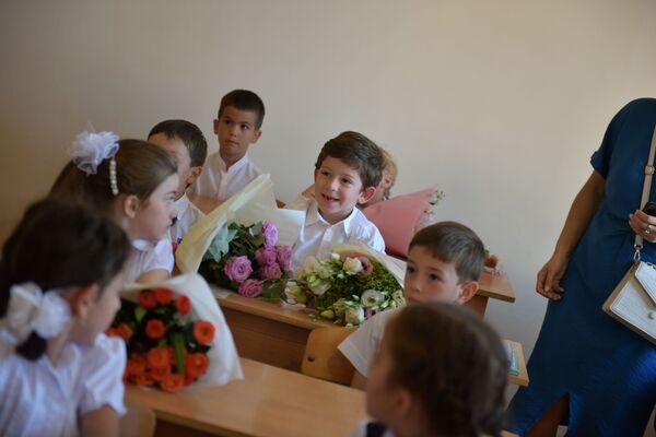 Всего по республике в первый класс пошли более 2500 детей. - Sputnik Абхазия