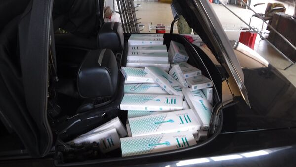 Сочинскими таможенниками пресечен незаконный ввоз в Россию 1100 пачек табачной продукции. - Sputnik Абхазия
