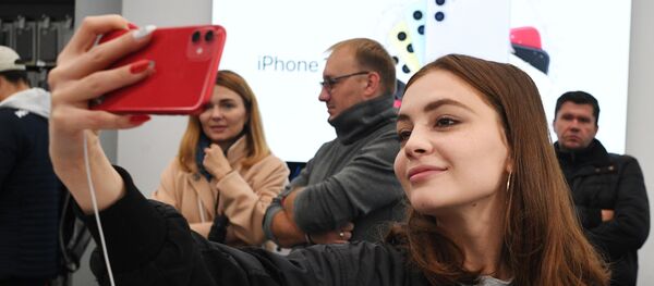 Старт продаж новых iPhone в России - Sputnik Абхазия