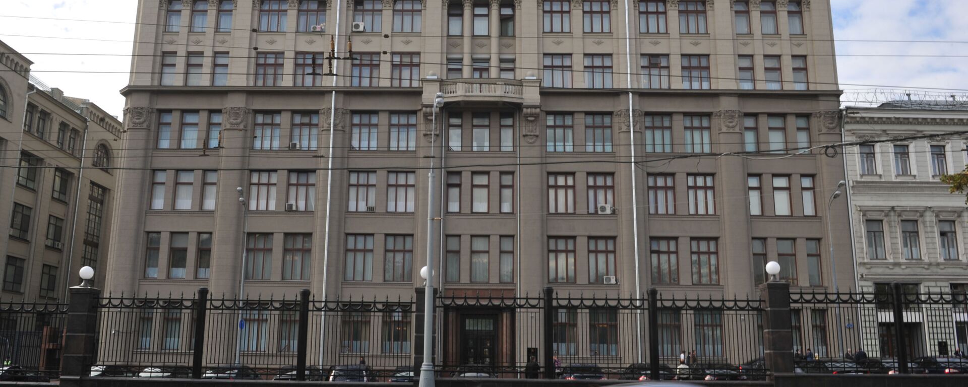Здание администрации президента России на Старой площади в Москве. - Sputnik Абхазия, 1920, 09.09.2020