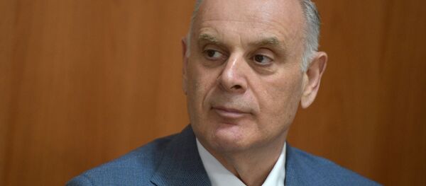 Президент Абхазии Аслан Бжания во время пресс-конференции. Президент Абхазии Аслан Бжания во время пресс-конференции. - Sputnik Абхазия