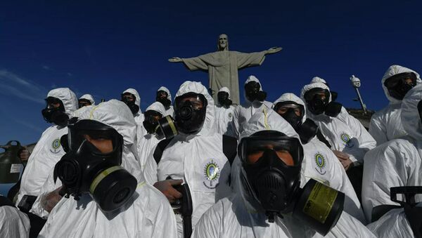 Солдаты бразильских вооруженных сил во время дезинфекции статуи Христа - Sputnik Абхазия