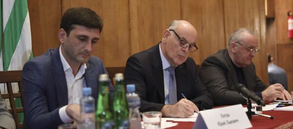 Президента Аслана Бжания в Гагрской Администрации Президента Аслана Бжания в Гагрской Администрации - Sputnik Аҧсны