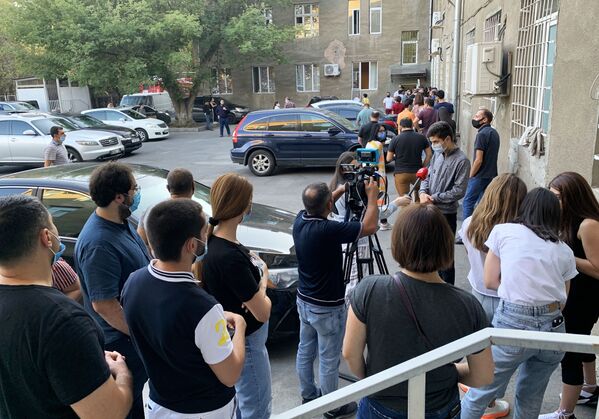 Люди выстроились в очередь у гематологического центра имени Р. Йоляна для сдачи крови - Sputnik Абхазия