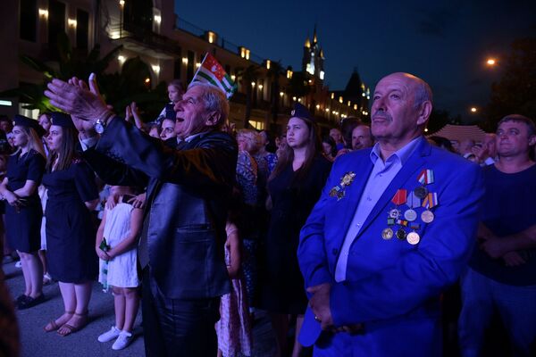 Празднования Дня Победы на улицах Сухума - Sputnik Аҧсны