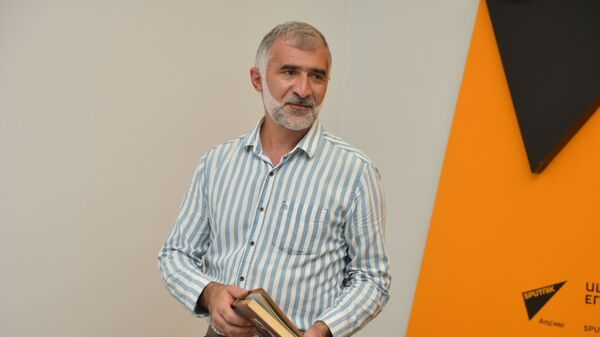 Ибрагим Чкадуа на презентация книги в Спуник Абхазия - Виноградорство и виноделие в Абхазии - Sputnik Аҧсны