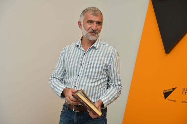 Ибрагим Чкадуа на презентация книги - Sputnik Абхазия