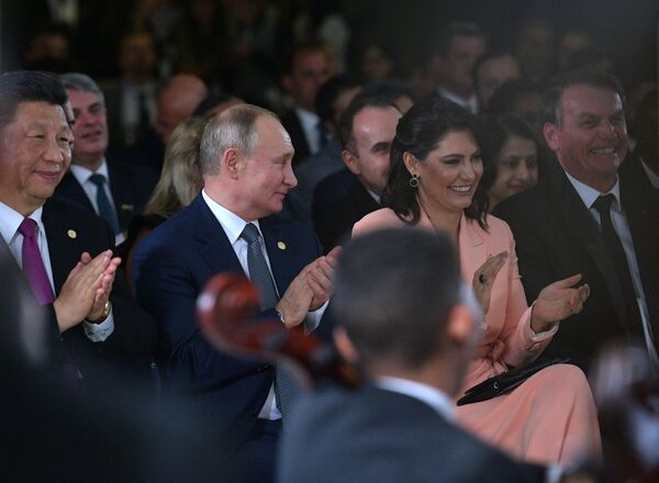 Владимир Путин на концерте для участников БРИКС в Бразилии - Sputnik Абхазия